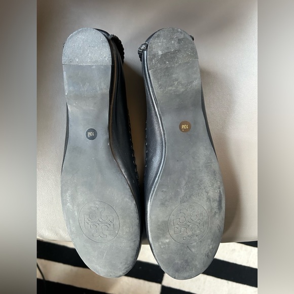 Tory Burch logo flats in black leather. Worn twice. Size 10M - Picture 3 of 3